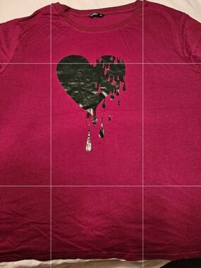 Dripping Heart Graphic Tee - Magenta & Black